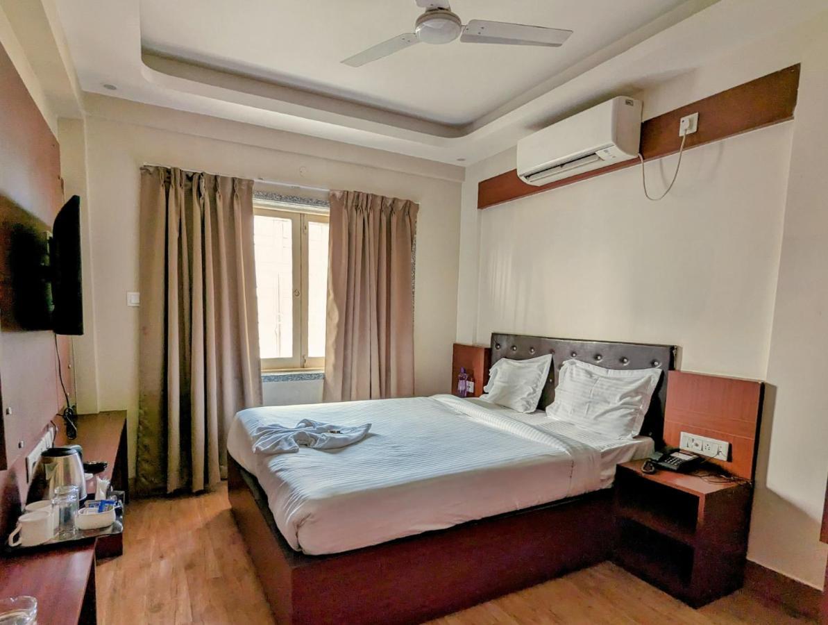 The Aster Enclave Hotel โกลกาตา ภายนอก รูปภาพ